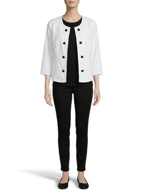 Roz & Ali White Cropped Button Blazer